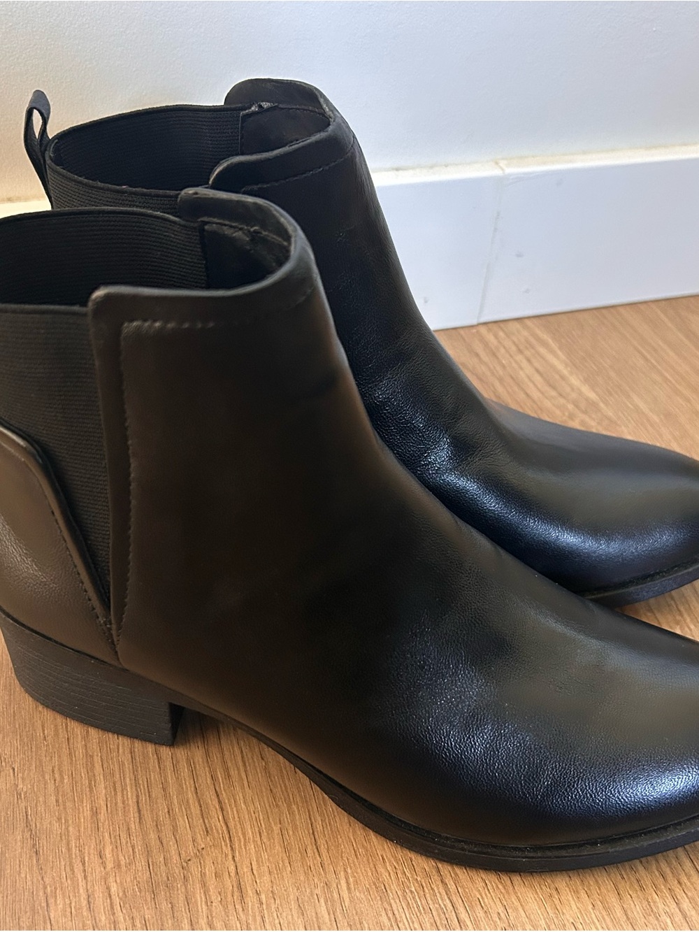 Kenneth Cole Black Leather Chelsea Ankle Boots